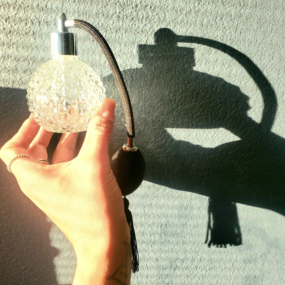 Vintage Style Perfume Atomizer With Fringe Puff Faux Crystal Refillable Bottle - Picture 7 of 8